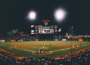 战术调整引爆全场！，阿扎伦卡意外战胜美国队赛场气氛高涨