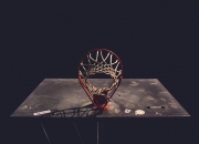 浓眉哥重返赛场，领先优势明显首场状态出色，瑞士队观众沸腾！赛场气氛高涨